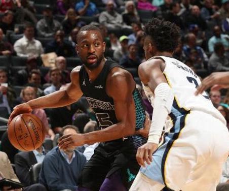 该款跑鞋搭